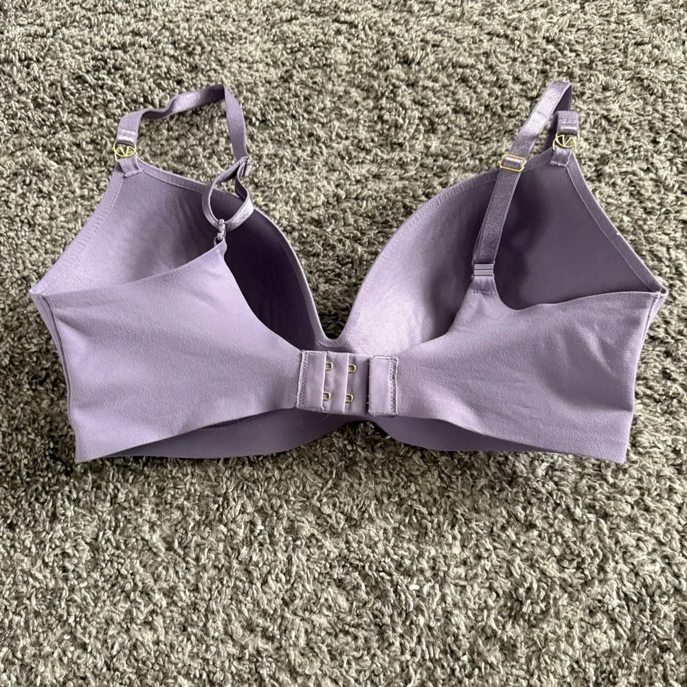 Victoria's Secret 💜Wireless Push Up Light Purple Bra EUC - Picture 2 of 5